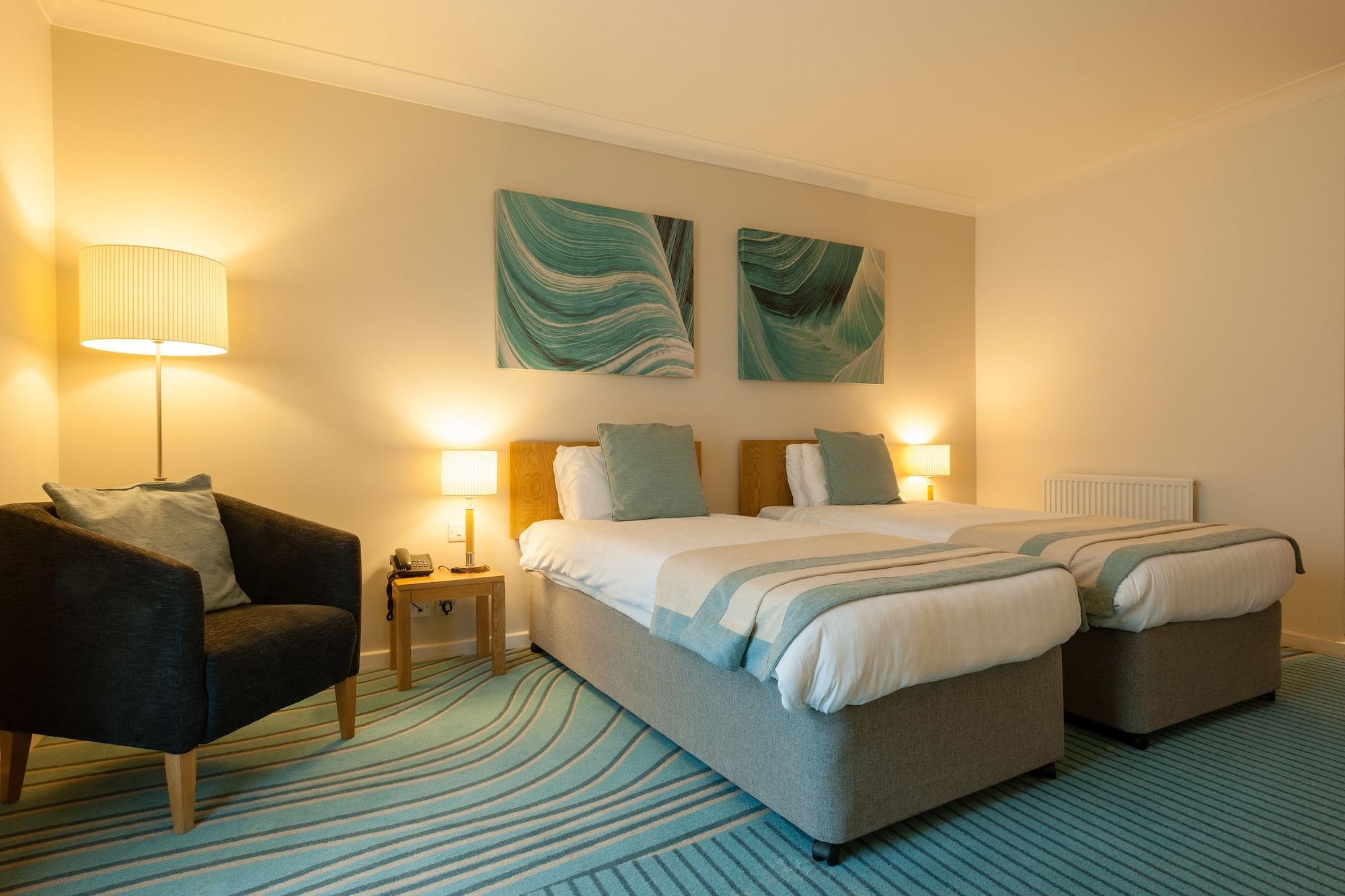 De Vere Cotswold Water Park South Cerney Esterno foto