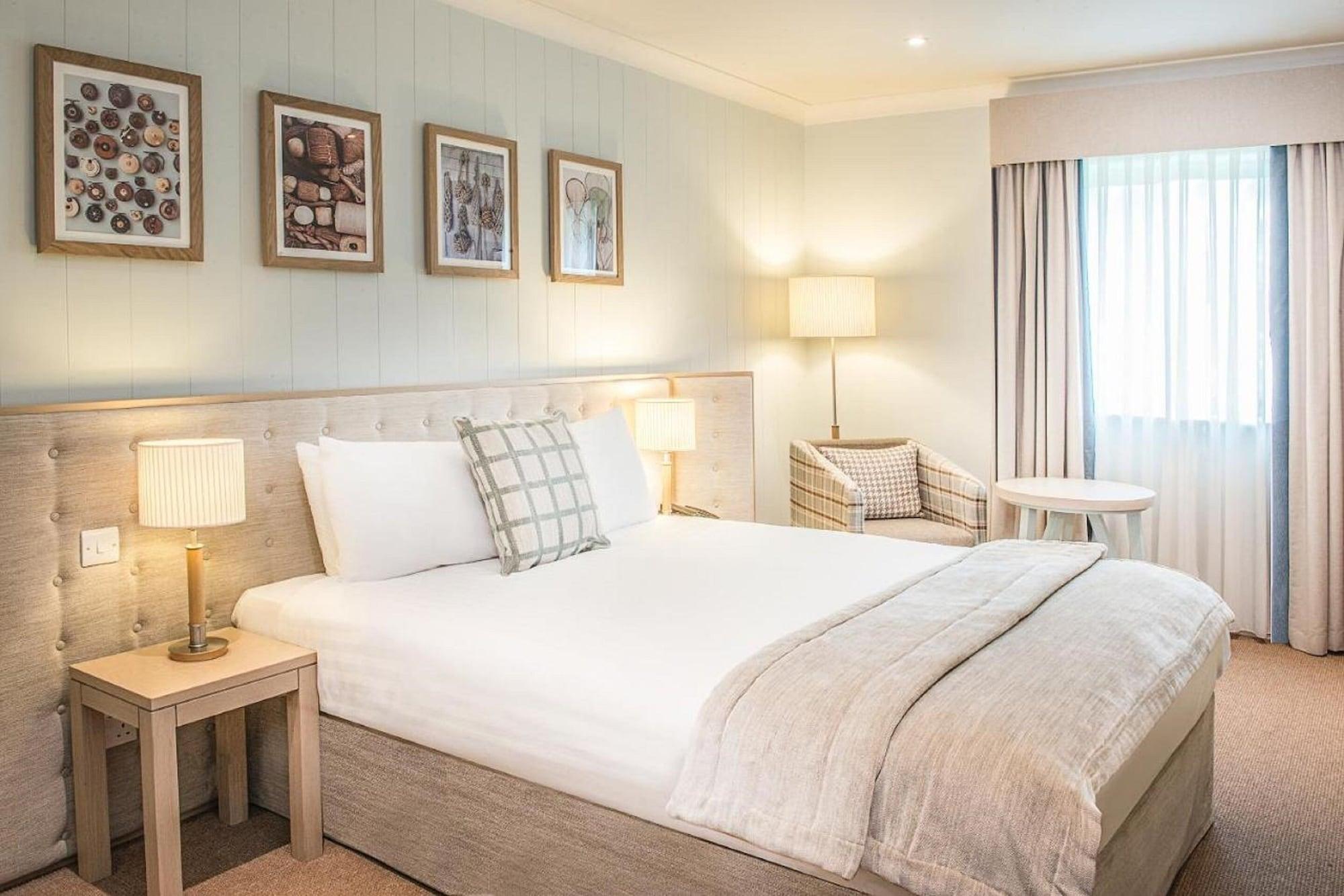 De Vere Cotswold Water Park South Cerney Esterno foto