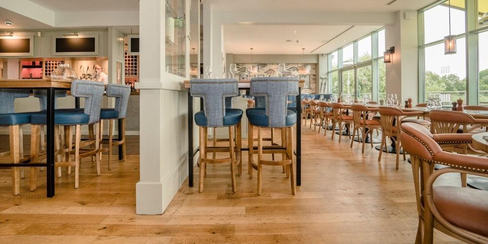 De Vere Cotswold Water Park South Cerney Esterno foto