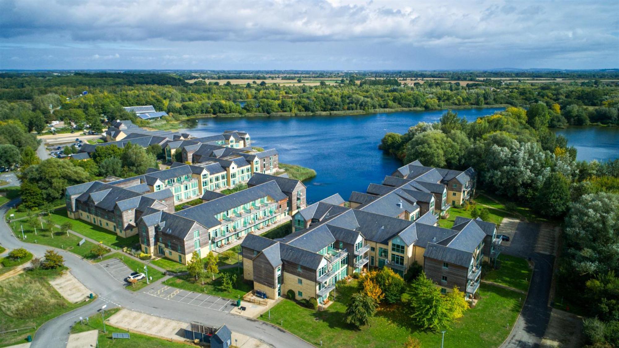 De Vere Cotswold Water Park South Cerney Esterno foto