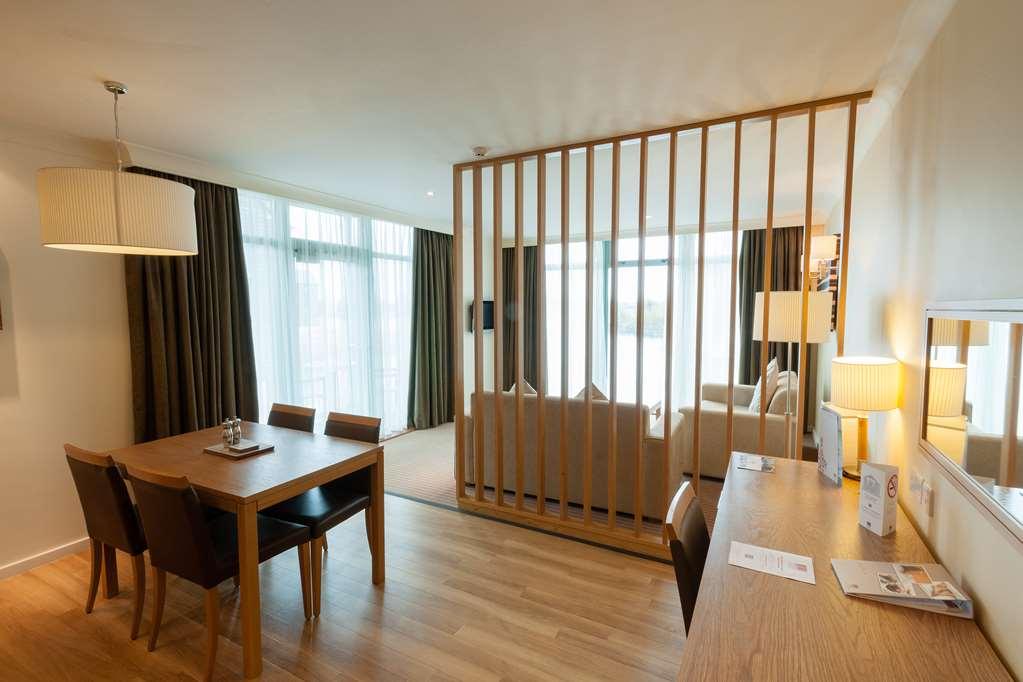 De Vere Cotswold Water Park South Cerney Camera foto