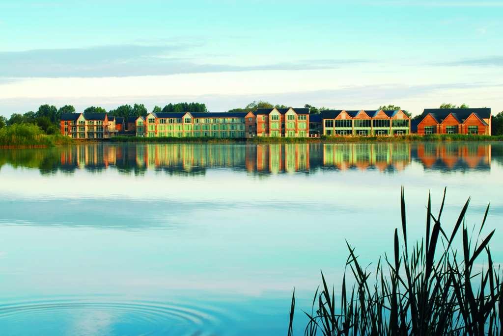 De Vere Cotswold Water Park South Cerney Esterno foto