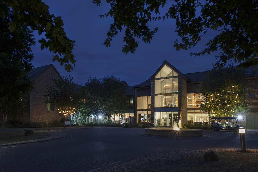 De Vere Cotswold Water Park South Cerney Esterno foto