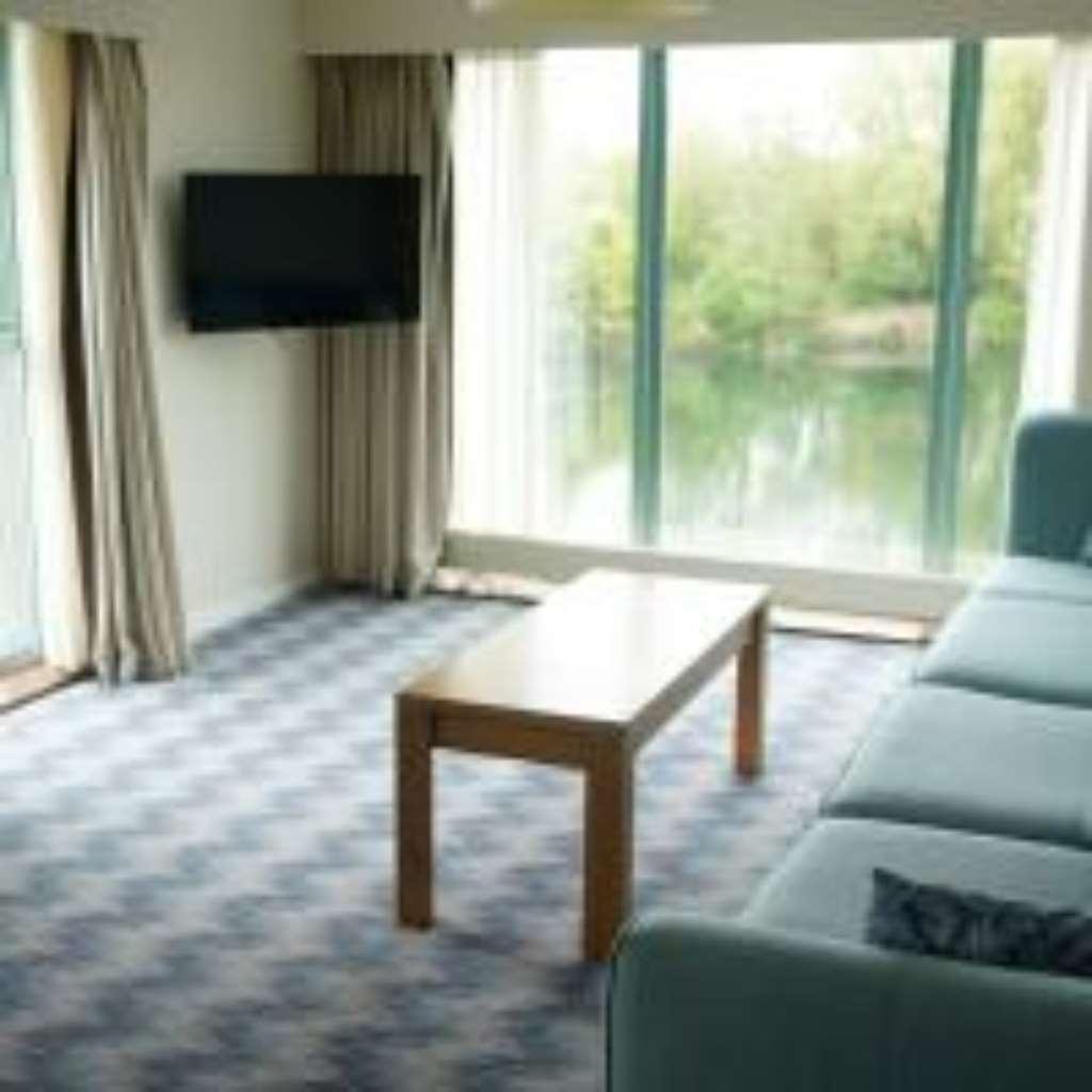 De Vere Cotswold Water Park South Cerney Camera foto