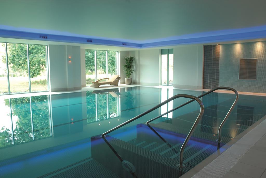 De Vere Cotswold Water Park South Cerney Esterno foto
