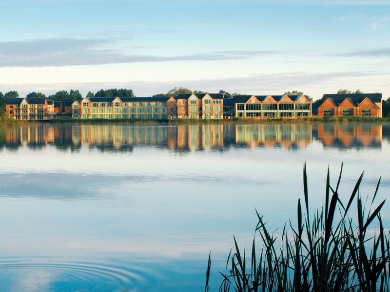 De Vere Cotswold Water Park South Cerney Esterno foto